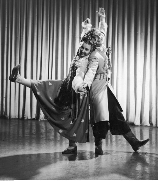 Olga Sławska i Zbigniew Kiliński w balecie „Wesele na wsi” – wersji „Wesela w Ojcowie” Piotra Zajlicha, Polski Balet Reprezentacyjny, 1939, Narodowe Archiwum Cyfrowe w Warszawie