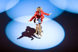 Zdjęcie: „Zwierzę też człowiek” – recenzja spektaklu „KoczkodanSe” Polskiego Teatru Tańca