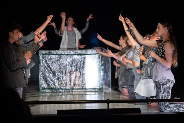 Polski Teatr Tańca i bodytalk „Romeos & Julias unplagued. Traumstadt” – chor. Yoshiko Waki. Fot. Dawid Linkowski