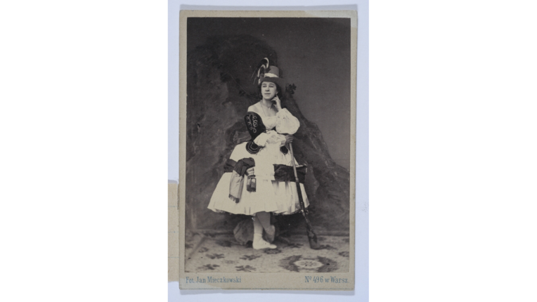 Maria Frejtag w roli tytułowej w balecie „Katarzyna, córka bandyty”, ok. 1882. Fot. Jan Mieczkowski, Polona