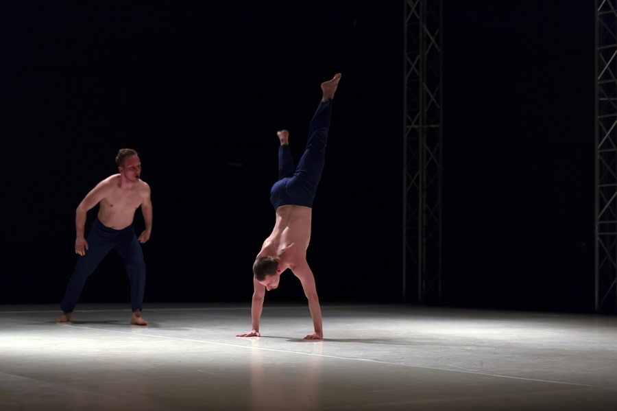 Zdjęcie: Wrocław: Teatr ROZBARK „Balance of Democracy”, „Egoistic Experiment/I am the Performance/Jestem spektaklem”