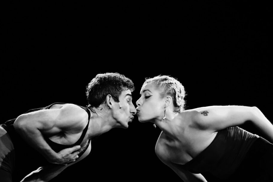 Zdjęcie: Bytom / Teatr ROZBARK: Alice in WonderBand „Kiss” – reż. Visnja Obradovic