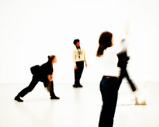 Zdjęcie: Warszawa: „Oprowadzanie po wystawie kolekcji Muzeum Choreografii i Tańca” w reżyserii Izabeli Niepokój w Komunie Warszawa