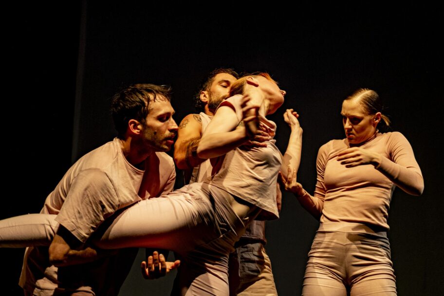 Zdjęcie: Warszawa / 17. edycja Festiwalu Nowe Epifanie: Teatr Komuna Warszawa „Bioland” – chor. Megan Doheny, Ilya Nikurov