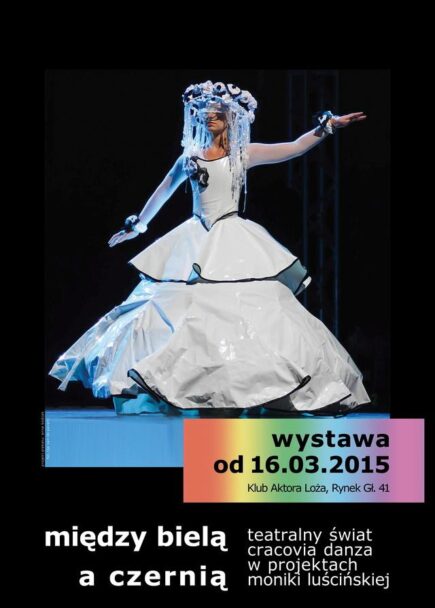 Zdjęcie: Kraków: „Między bielą a czernią. Teatralny świat Cracovia Danza w projektach Moniki Luścińskiej” – wernisaż wystawy