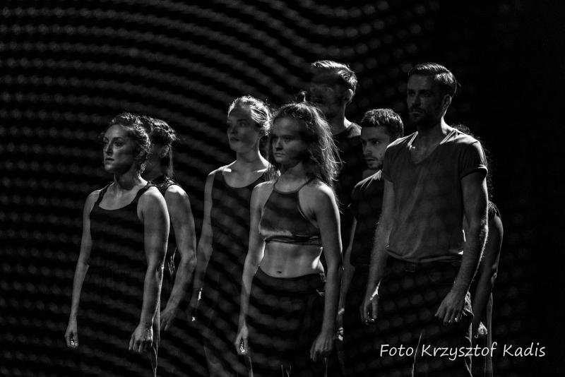 Zdjęcie: Krakowski Teatr Tańca pokaże spektakl „MY | WY” w 10 miastach Polski