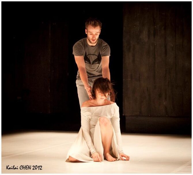 Zdjęcie: Scena dla tańca 2013: „Re: akcje”  Pracowni Fizycznej w Teatrze Nowym w Łodzi