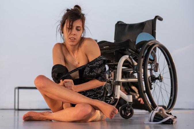 Zdjęcie: Naga i niepełnosprawna: ciało jako obraz siły i piękna