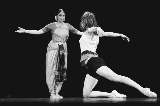 Zdjęcie: Z podręcznika europejsko-hinduskiej gramatyki tanecznej – o występie Mélanie Lomoff i Ramy Vaidyanathan na XIII Brave Festival