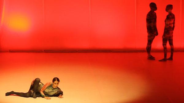 Zdjęcie: Dancing Poznań/IX Międzynarodowy Festiwal Teatrów Tańca: Maria Kong Dancers Company (Izrael) „Kong’s Night (wieczór w III częściach, składających się na  pełnię doznania)”