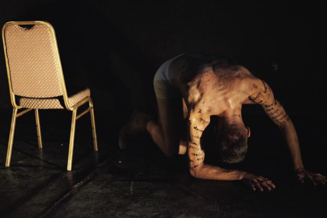 Zdjęcie: Warszawa/Scena Tańca Studio III: Piotr Mateusz Wach „Ryszard. Ciało z gniewu”