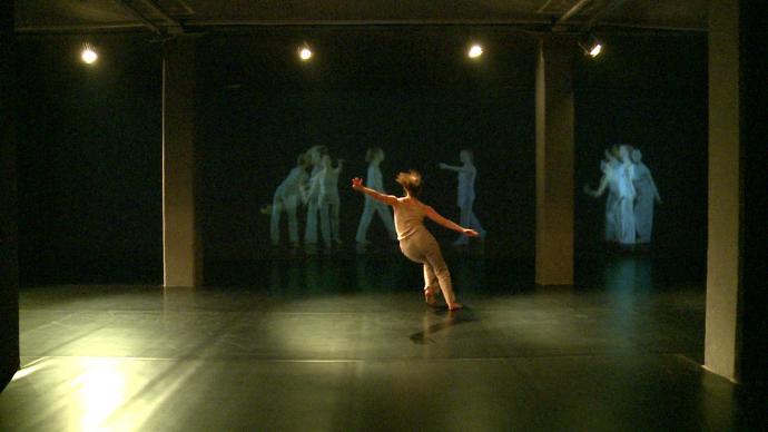 Zdjęcie: Warszawa/Scena dla tańca 2013/Performans jako paradygmat sztuk: Ramona Nagabczyńska „Akumulacja© Trisha Brown”