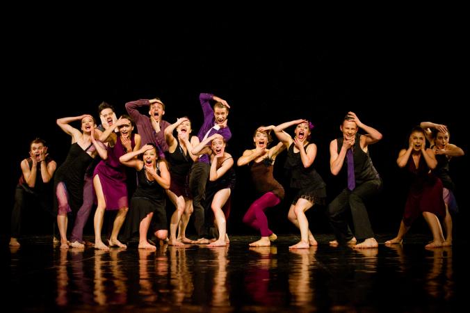 Zdjęcie: Bielefeld (Niemcy)/Tanzfestival: PWST/Wydział Teatru Tańca w Bytomiu – „Jezioro łabędzie”, chor. Idan Cohen