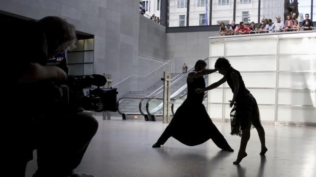 Zdjęcie: XXVII Dni Sztuki Współczesnej w Białymstoku:  Pokaz filmów Brigitte Kramer i Jörga Jeshela: „Ulrike Ottinger – Nomad from the Lake” +  „Urban Ballet