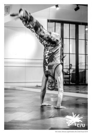 Zdjęcie: Warszawa/Warsaw Dance Department: Warsztat „Contemporary Dance Intensive – Gently Acrobatic” – prowadzenie: Hygin Delimat