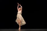 Zdjęcie: „Isadora Duncan” Jérôme’a Bela. Tanecznym krokiem w stronę historii