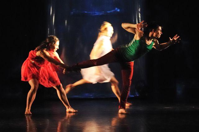 Zdjęcie: Bytom/XIX Międzynarodowa Konferencja Tańca Współczesnego i Festiwal Sztuki Tanecznej: Śląski Teatr Tańca „Nie całkiem ciemny, nawet kolorowy (na szczycie góry trudno się zgubić)”