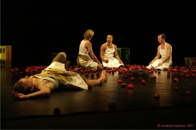 Zdjęcie: Wrocław/Wibracje taneczne: Polski Teatr Tańca – „Wo-man w pomidorach” – chor. Yossi Berg.